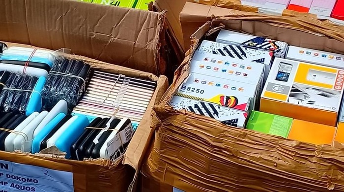 Polisi tangkap penyelundup HP ilegal asal china