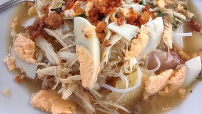 Sluurp! Gurihnya Kaldu Soto Banjar Kalimantan Hangatkan Pagi Ini