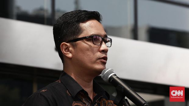 Akibat mengungkap persoalan LHKPN para capim, Jubir KPK Febri Diansyah dilaporkan ke polisi.