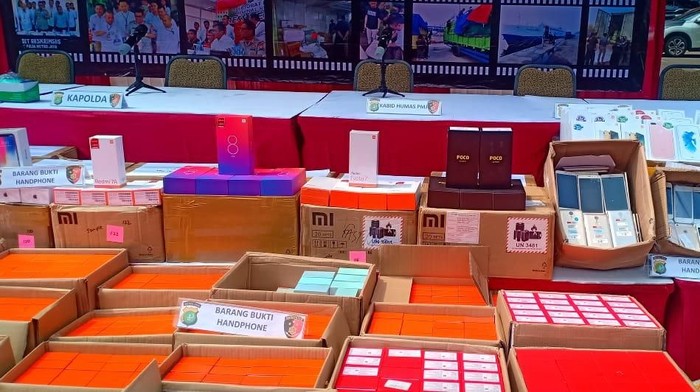 Polisi tangkap penyelundup HP ilegal asal china