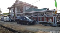 Rumah M Adam juga disita. Saat ini M Adam mengajukan PK agar hukuman 20 tahun penjaranya kembali dikurangi.