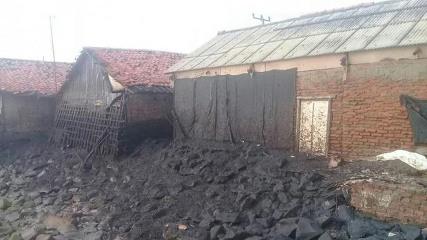 Korban Tumpahan Minyak di Karawang Dapat Rp 900 Ribu per Orang