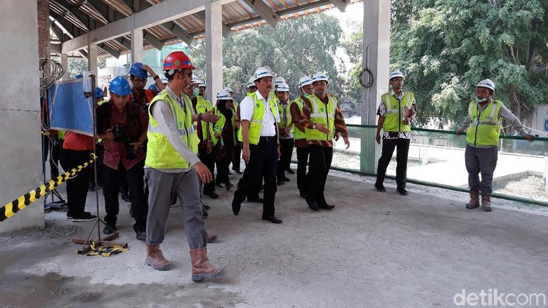 Luhut Mengaku Diutus Jokowi Tinjau Lokasi Calon Masjid Bantuan UEA di Solo Luhut Mengaku Diutus Jokowi Tinjau Lokasi Calon Masjid Bantuan UEA di Solo