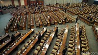 Tak seperti biasa, Bamsoet selaku pimpinan rapat paripurna tak menyebutkan jumlah anggota Dewan yang hadir.