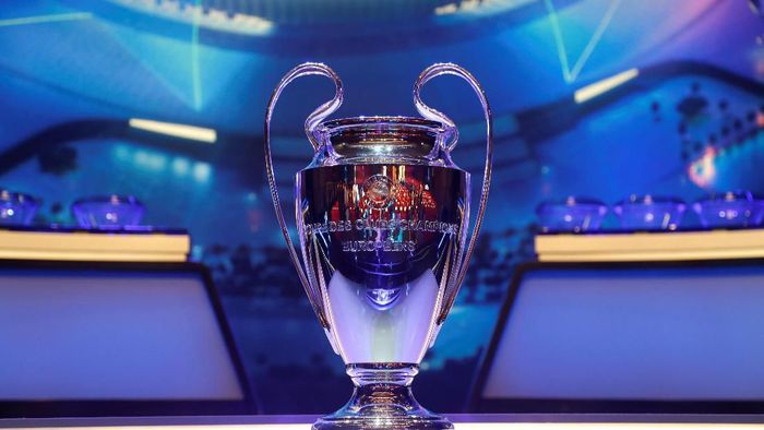 Drawing Fase Grup Liga Champions Soccer Football - Champions League Group Stage draw - Grimaldi Forum, Monaco - August 29, 2019 General view of the Champions League trophy on display before the draw REUTERS/Eric Gaillard