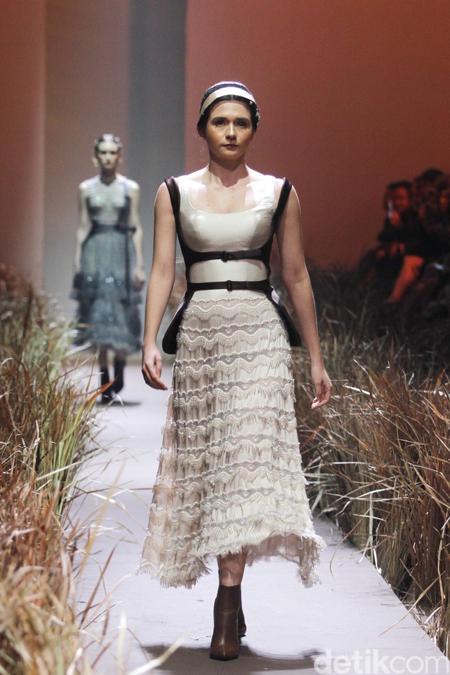 Fashion show karya busana couture Hian Tjen terinspirasi dari kehidupan kaum Amish, digelar di Dian Ballroom Raffles Hotel. Jakarta. Rabu [28/08/2019]. Foto: Mohammad Abduh/Wolipop
