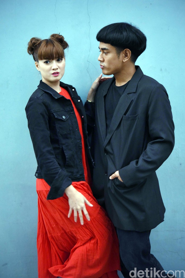 Chika Jessica dan Dwi Andhika saat ditemui di studio Trans TV.