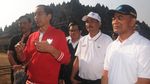 Serunya Jokowi-Iriana Bersepeda di Candi Borobudur