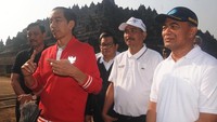 Presiden Jokowi saat menjawap pertanyaan dari awak media usai mengunjungi Candi Borobudur.