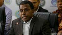 Tokoh muda Papua Samuel Tabuni menyampaikan aspirasinya dalam jumpa pers bersama di Kemenko Polhukam. Samuel menyebut pemerintah kerap lambat merespons aspirasi masyarakat Papua. Menko Polhukam Wiranto menjawab curhat Samuel.