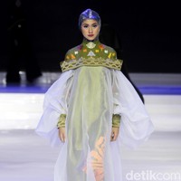 Fashion show koleksi busana muslim karya Norma Hauri yang mengangkat kain tenun Bali di ajang Jakarta Fashion & Food Festival 2019 di Hotel Harris. Kalapa Gading. Jakarta. [Senin 19/08/2019]. Foto: mohammad Abduh/Wolipop