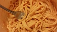 Supaya lebih creemy, Anda bisa tambahkan ranch dengan campuran saus tomat ke dalam sajian pasta Anda.  Foto: Istimewa