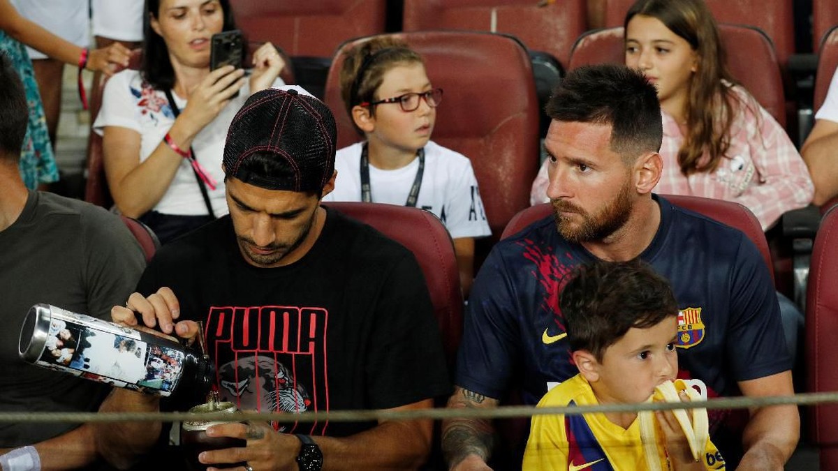Luis Suarez mengomentari bocornya kontrak Lionel Messi. (Foto: Albert Gea/REUTERS)