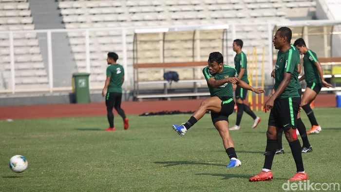 Ferdinand Sinaga dan Yustinus Pae di Timnas saat berlatih di Stadion Madya, Jumat (30/8/2019).