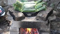 Aneka kuliner ini tentu akan menggoda dan siap menggoyang lidah traveler. (dok. Disbudpar KLU)