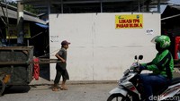 Hingga saat ini tempat penampungan sementara tersebut masih belum diisi oleh para pedagang.