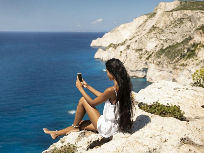 Ilustrasi Turis selfie Ilustrasi Turis selfie