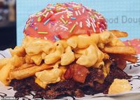 Nyamm! Burger Donat yang Manis Gurih Ini Harganya Rp 1,8 Juta!