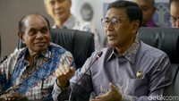 Sebelumnya, Wiranto menyebutkan, proses hukum bagi siapa pun yang melakukan tindak pidana, terutama yang memicu aksi demonstrasi berujung kerusuhan di Papua dan Papua Barat terus berlanjut.
