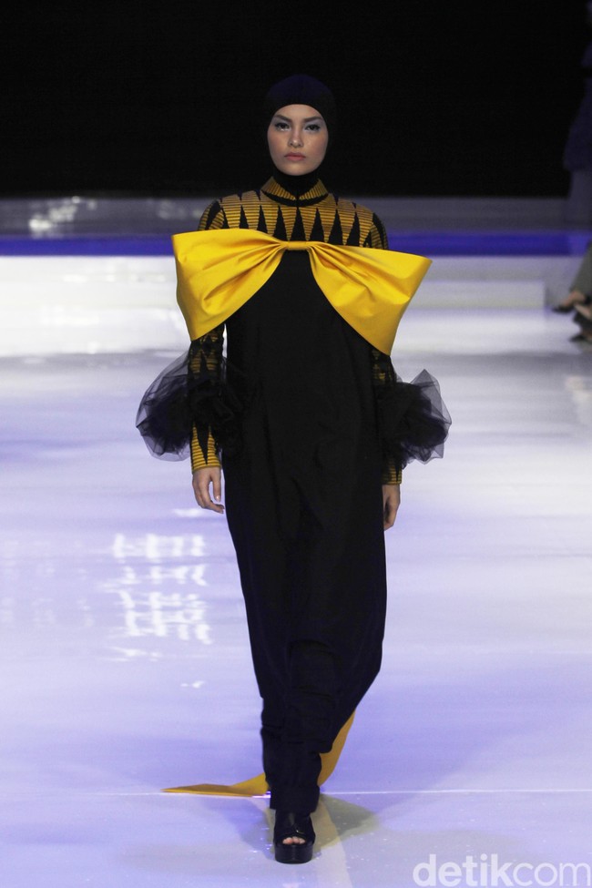 Fashion show koleksi busana muslim karya Norma Hauri yang mengangkat kain tenun Bali di ajang Jakarta Fashion & Food Festival 2019 di Hotel Harris. Kalapa Gading. Jakarta. [Senin 19/08/2019]. Foto: mohammad Abduh/Wolipop