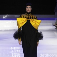 Fashion show koleksi busana muslim karya Norma Hauri yang mengangkat kain tenun Bali di ajang Jakarta Fashion & Food Festival 2019 di Hotel Harris. Kalapa Gading. Jakarta. [Senin 19/08/2019]. Foto: mohammad Abduh/Wolipop