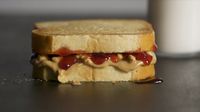 Ciamik! Lihat Trik <i>Food Sylist</i> Ini Sajikan PB&J Sandwich