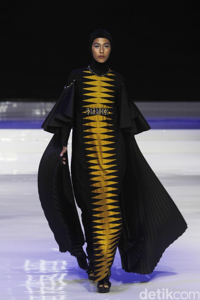 Fashion show koleksi busana muslim karya Norma Hauri yang mengangkat kain tenun Bali di ajang Jakarta Fashion & Food Festival 2019 di Hotel Harris. Kalapa Gading. Jakarta. [Senin 19/08/2019]. Foto: mohammad Abduh/Wolipop