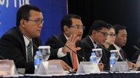 Direktur Utama Bank BRI Suprajarto (tengah) bersama Direktur Strategi Bisnis dan Keuangan BRI Haru Koesmahargyo (kedua kiri), Direktur Manajemen Resiko BRI Donsuwan Simatupang (kiri), Direktur Kredit Mikro dan Retail BRI Priyastomo (kedua kanan) dan Direktur Hubungan Kelembagaan BRI Sis Apik Wijayanto saat Pemaparan Kinerja Keuangan Bank BRI Trwulan III Tahun 2017 di Jakarta, Kamis (26/10/2017). PT Bank BRI Persero Tbk menyalurkan kredit ke sektor UMKM sebesar 75,8% dari total RP.694,2 Triliun. dengan demikian Penyaluran UMKM tumbuh 14,2% dibandingkan tahun lalu sebesar RP.526,5 Triliun. Istimewa/BRI.