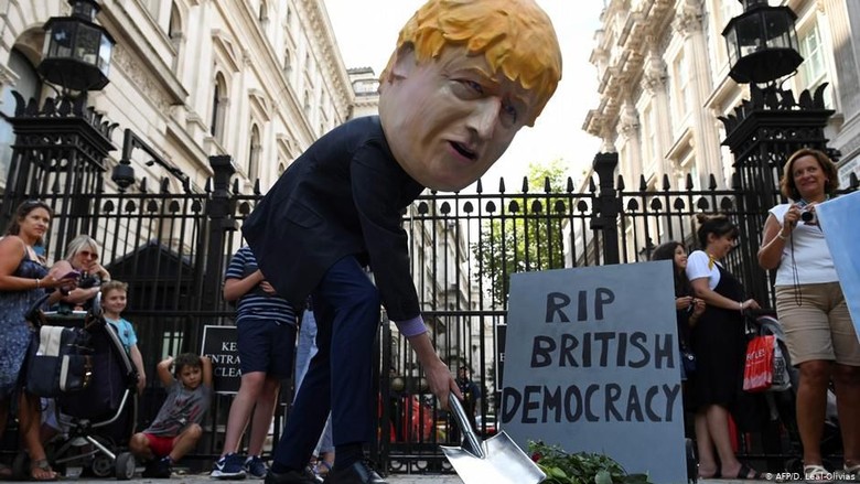 Paksa Parlemen Inggris Reses Panjang, PM Boris Johnson Disebut Diktator Paksa Parlemen Inggris Reses Panjang, PM Boris Johnson Disebut Diktator