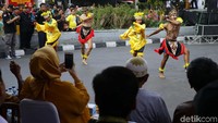 Salah satunya tarian Papua ini.