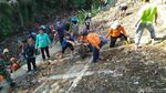 Potret Pulau Sampah di Kalibaru Dibersihkan
