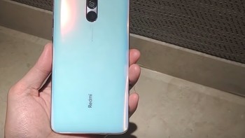 Ada tiga opsi warna yang ditawarkan yaitu Black, Green, dan White. Foto: Android Central