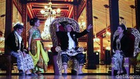 Dalam pagelaran yang diproduseri pengamat keuangan dan perbankan Eko Supriyanto ini, Perry akan memerankan tokoh utama, Sultan Agung.