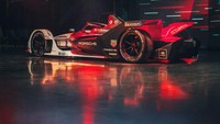Diperkenalkannya Porsche 99X Electric ini sekaligus menjawab tantangan Mercedes-Benz yang sebelumnya sudah memperkenalkan EQ brand. Istimewa/Porsche.