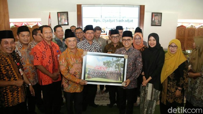 Apresiasi Kinerja Mantan Sekda, Bupati Anas Gelar Acara Purna Tugas