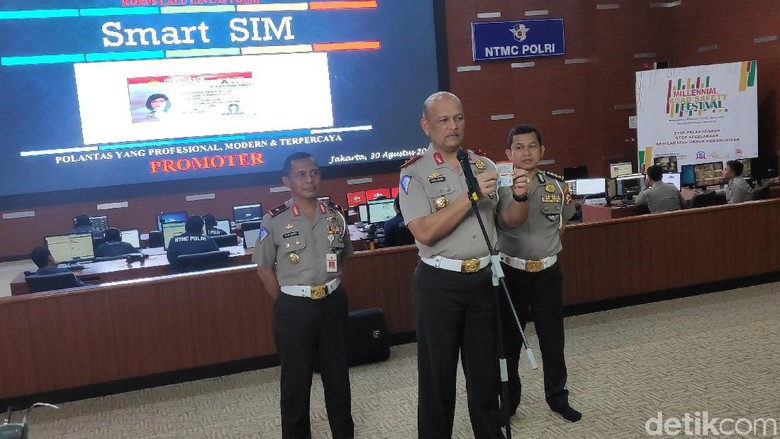 Kakorlantas: Jika Pelanggaran Lalin Berat, Smart SIM Bisa Dicabut Kakorlantas: Jika Pelanggaran Lalin Berat, Smart SIM Bisa Dicabut