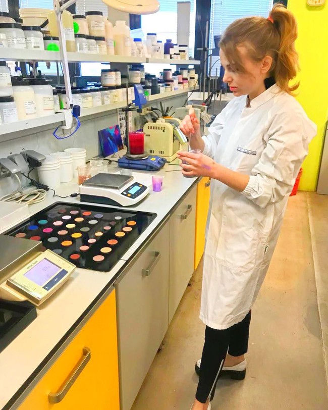 Act IV adalah campuran sempurna dari tradisi dalam kecantikan dan minatku pada akting, mengambil inspirasi dari kehidupanku di Hollywood untuk menawarkan produk makeup multifungsi untuk setiap wanita menambah sentuhan glamour di harinya, tutur Danielle. Foto: Instagram