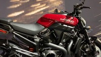 Ciri khas Harley-Davidson tetap dipertahankan, terutama konfigurasi mesin V-Twin. Motor ini menggendong mesin 975 cc berpendingin cairan. Tenaga dari mesin disalurkan ke roda belakang melalui belt. Foto: Istimewa