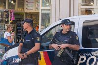 Para petugas kepolisian di Barcelona (iStock)