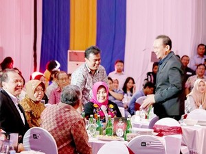 Dihadiri Cak Lontong dan Ibu Risma, Ikon Surabaya Ini Laris Manis