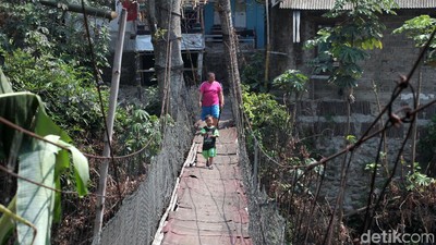 Miris, Jembatan Gantung Jakarta-Depok Masih Memprihatinkan