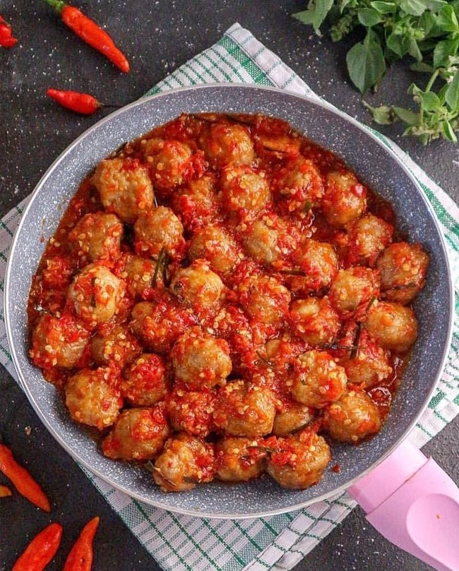 Resto Tradisional dengan Menu Enak Hingga Pedasnya Pentol Mercon