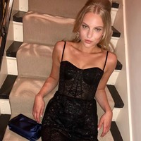 Danielle Lauder pun kerap memamerkan gaya hidup glamournya di Instagram. Wanita 26 tahun itu terlihat tampak sering menghadiri acara fashion, liburan mewah, hingga pemotretan majalah. Foto: Instagram