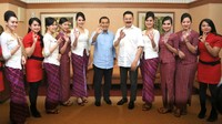 Momen Direktur Utama Bank BRI Suprajarto, Direktur Hubungan Kelembagaan Bank BRI Sis Apik Wijayanto, Presiden Direktur Lion Air Group Edward Sirait, dan Founder Lion Air Group Rusdi Kirana dalam seremoni acara penandatanganan Perjanjian Kerja Sama (PKS) Bank BRI - Lion Air Group tentang Penggunaan Fasilitas Cash Management System (CMS BRI), di Kantor Pusat BRI, Jakarta, Jumat (21/9/2018). Bank BRI ditunjuk oleh Lion Air Group untuk memfasilitasi pengelolaan kas perusahaan secara real time online, terintegrasi, efisien dan cashless/non-tunai dengan mengedepankan prinsip good corporate governance (GCG). Istimewa/BRI.