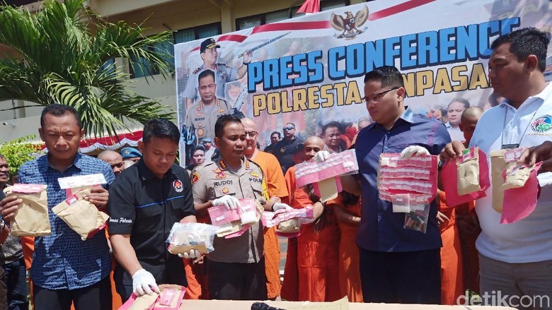 Polisi Tangkap 32 Bandar-Pemakai Narkoba di Bali