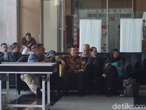 KPK Periksa Sekda Jabar Iwa Karniwa Sebagai Tersangka Kasus Meikarta