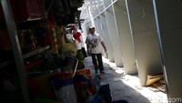 Kios-kios di TPS Pasar Blok A masih sepi pedagang pasca kebakaran beberapa bulan lalu.