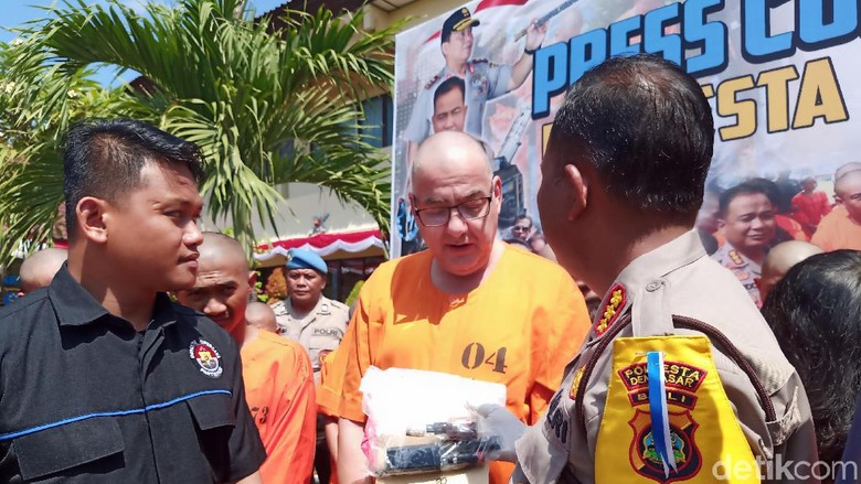 Nge-vape Ganja, WN Jerman Diciduk di Bali Nge-vape Ganja, WN Jerman Diciduk di Bali
