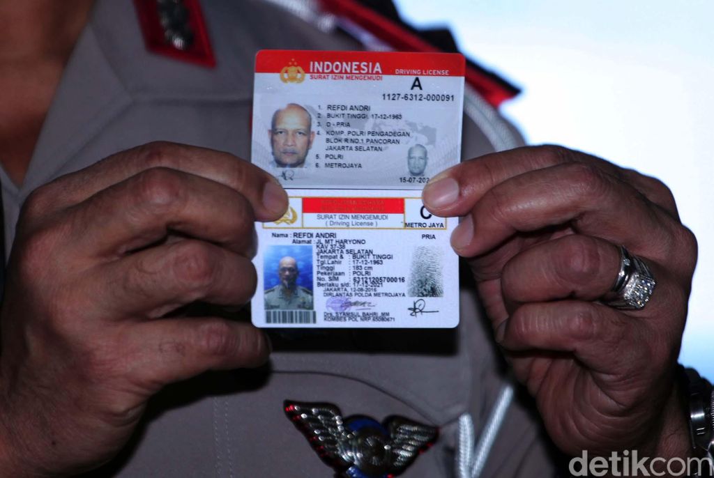 Korlantas Polri akan meluncurkan Smart SIM yang bisa merekam seluruh pelanggaran lalu lintas. Smart SIM itu bisa dicabut jika ada pelanggaran berat yang tercatat.