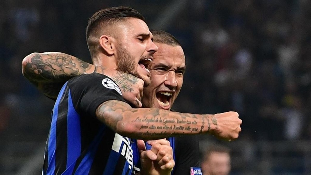 Radja Nainggolan mengungkapkan masalah Mauro Icardi dengan Inter Milan dipengaruhi Wanda Nara. (Foto: Miguel Medina / AFP)